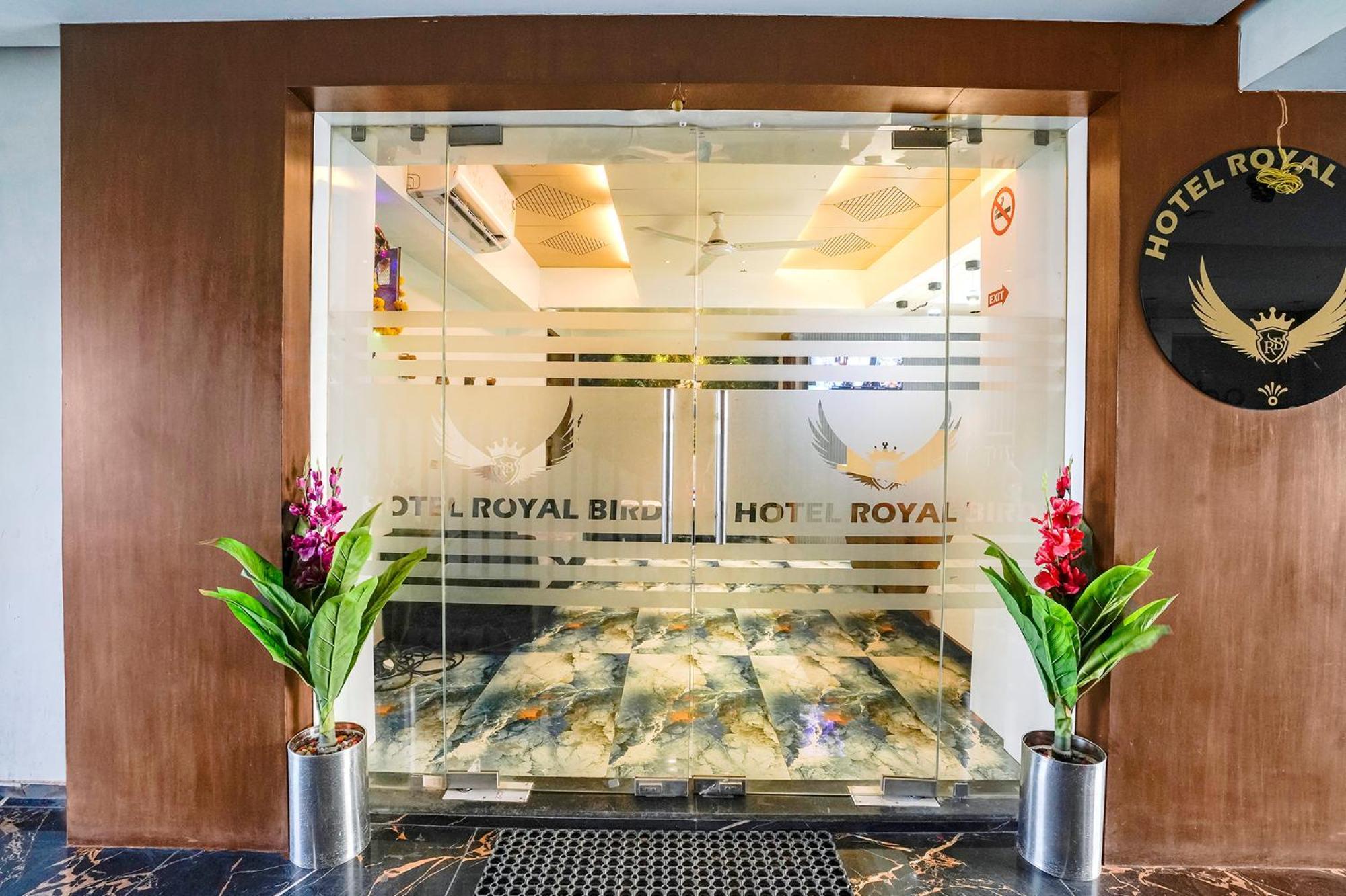 Hotel Fabexpress Royal Bird Ahmedabad Exterior foto